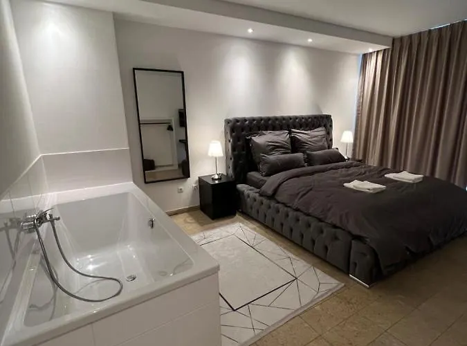 Adrett Am Dom - Digital Access 3*