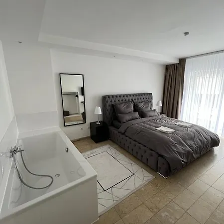 Hotel Adrett Am Dom 3*